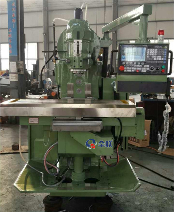 XK5040立式(shì)升降台(tái)數控銑(xǐ)床 XK5040立式(shi)升降台(tai)數控銑(xǐ)床