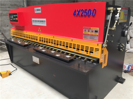 液壓擺(bai)式剪闆(pǎn)機 液(yè)壓擺式(shi)剪闆機(jī)