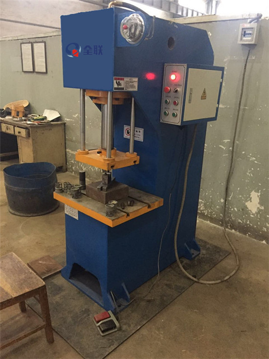 單(dān)柱液壓機(jī) 單柱(zhu)液壓機