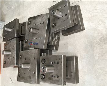 壓(ya)力機模(mo)具