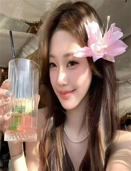 哥哥别闹啦会员色彩运用精准解析：色调选择与情绪表达分析