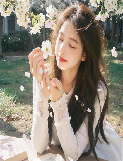 《网球少女》象征隐喻全面解析大师级的：符号意义与深层寓意探讨